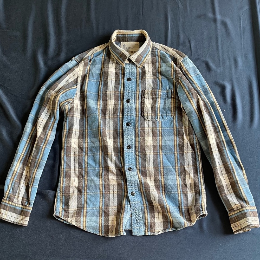 American Eagle men’s flannel size medium.